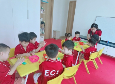 RÈN KỸ NĂNG TỰ LẬP CHO TRẺ 2–9 TUỔI: LỘ TRÌNH TỪ NHỮNG VIỆC NHỎ HẰNG NGÀY
